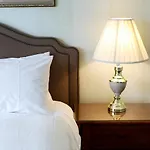 Oakmont Inn
