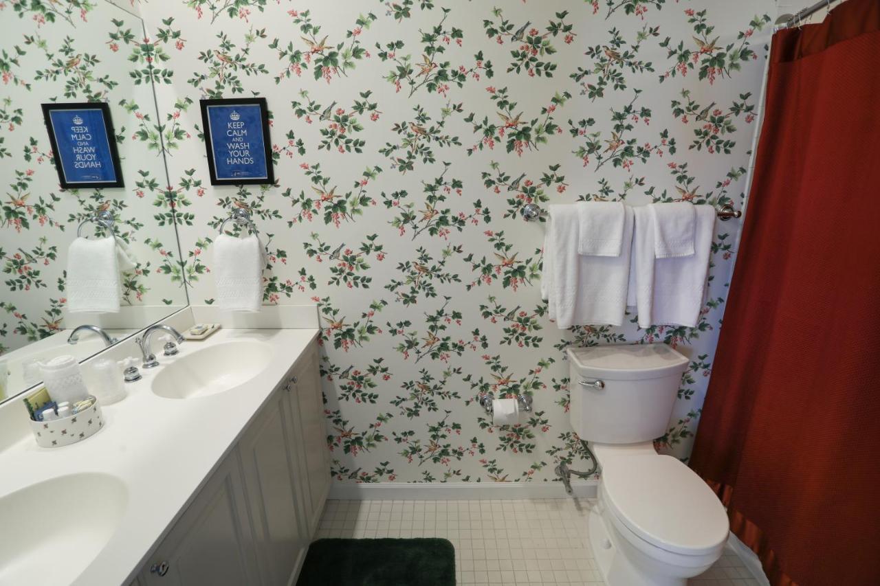 Oakmont Bed and breakfast 2*